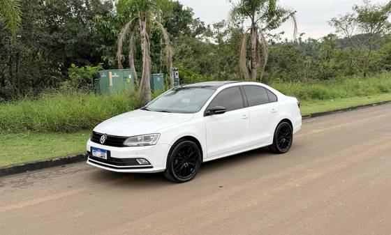 VOLKSWAGEN JETTA 1.4 16V TSI TRENDLINE GASOLINA 4P TIPTRONIC VOLKSWAGEN JETTA 1.4 16V TSI TRENDLINE GASOLINA 4P TIPTRONIC